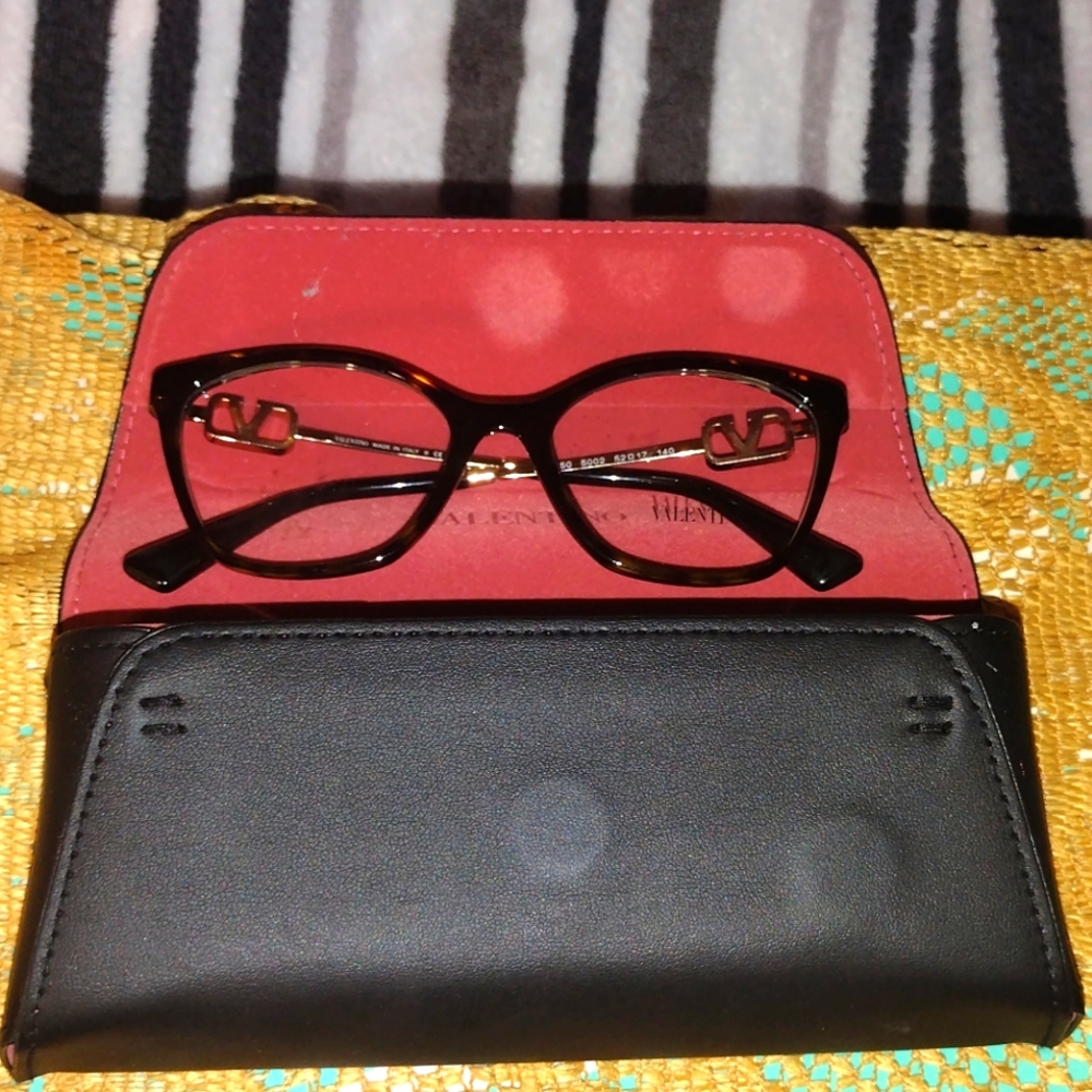 Reading glasses and case